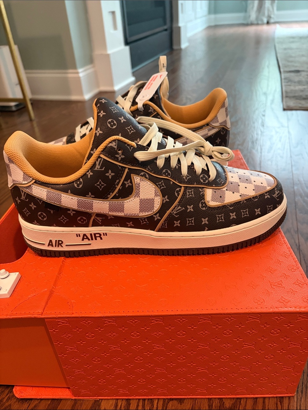 Louis Vuitton Nike Men’s Monogram & Checkerboard Low-Top Sneakers - Picture 6 of 13